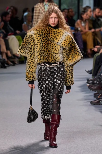 Look 8